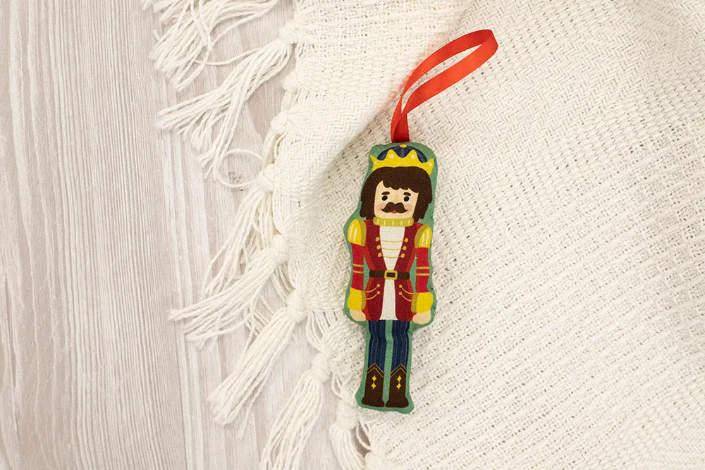 Christmas Stocking and Decorations Crafting Kit - Threaders